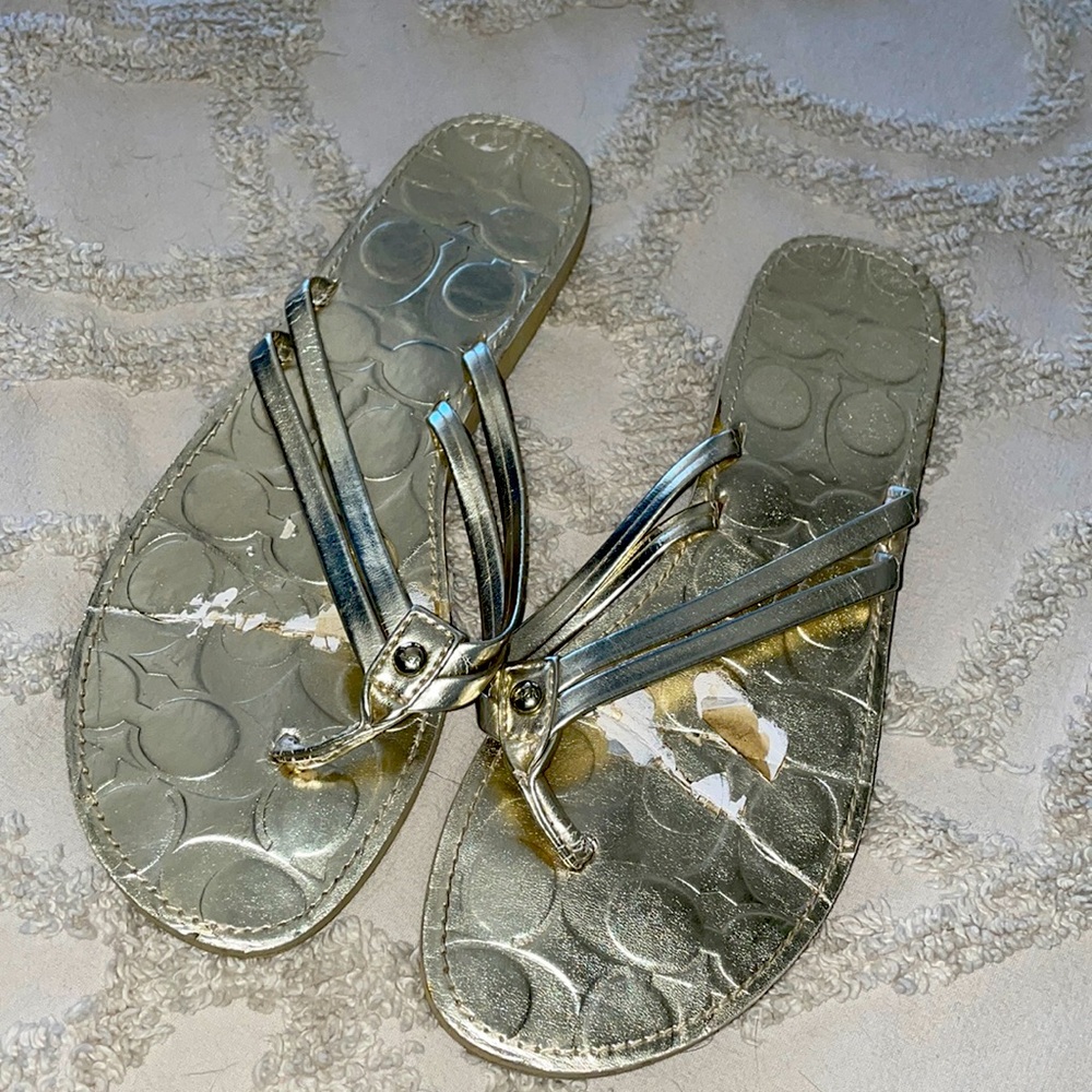 Gold coach flip flops. VGUC! Sz 8